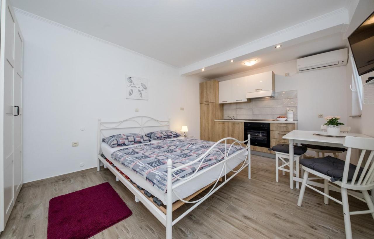 Apartments Makaus سوبيتارسكا دراغا المظهر الخارجي الصورة